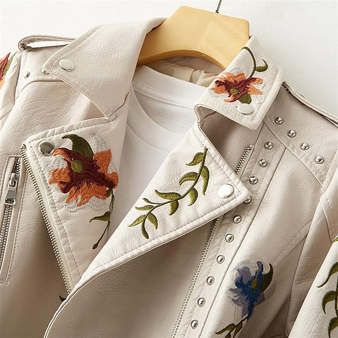 Kirsten™ | Stilfuld Bikerjakke med Blomstret Broderi