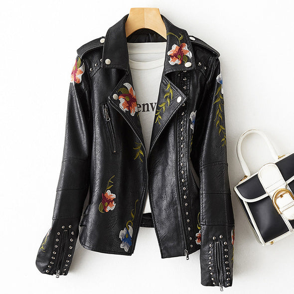 Kirsten™ | Stilfuld Bikerjakke med Blomstret Broderi